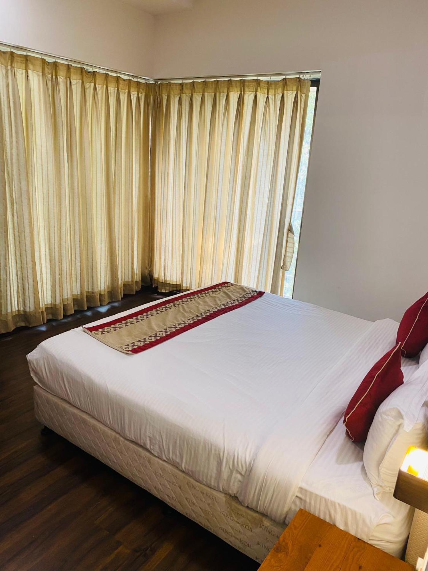 Mumbai House Luxury Apartments Santacruz East, Mumbai Eksteriør bilde