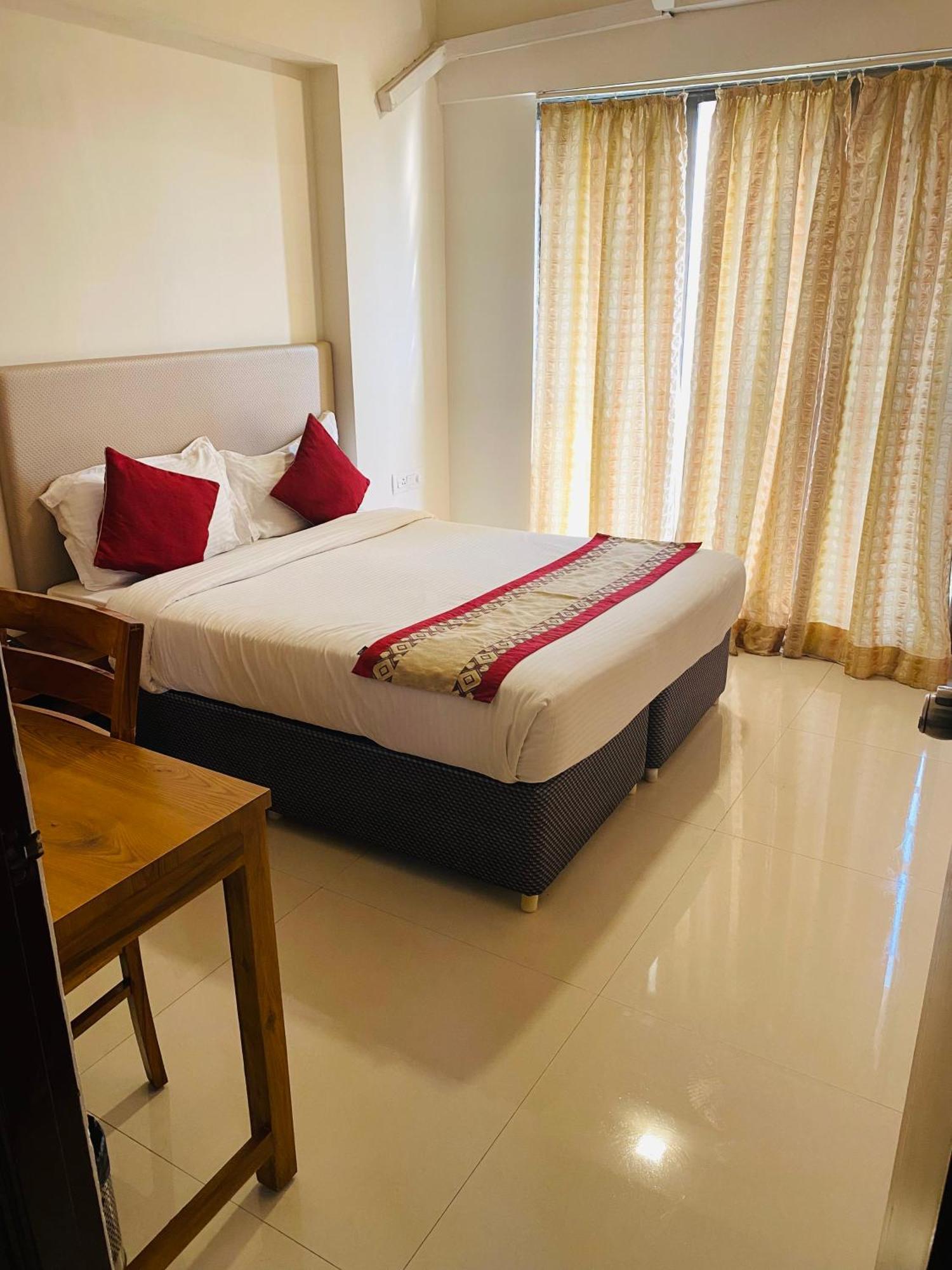 Mumbai House Luxury Apartments Santacruz East, Mumbai Eksteriør bilde