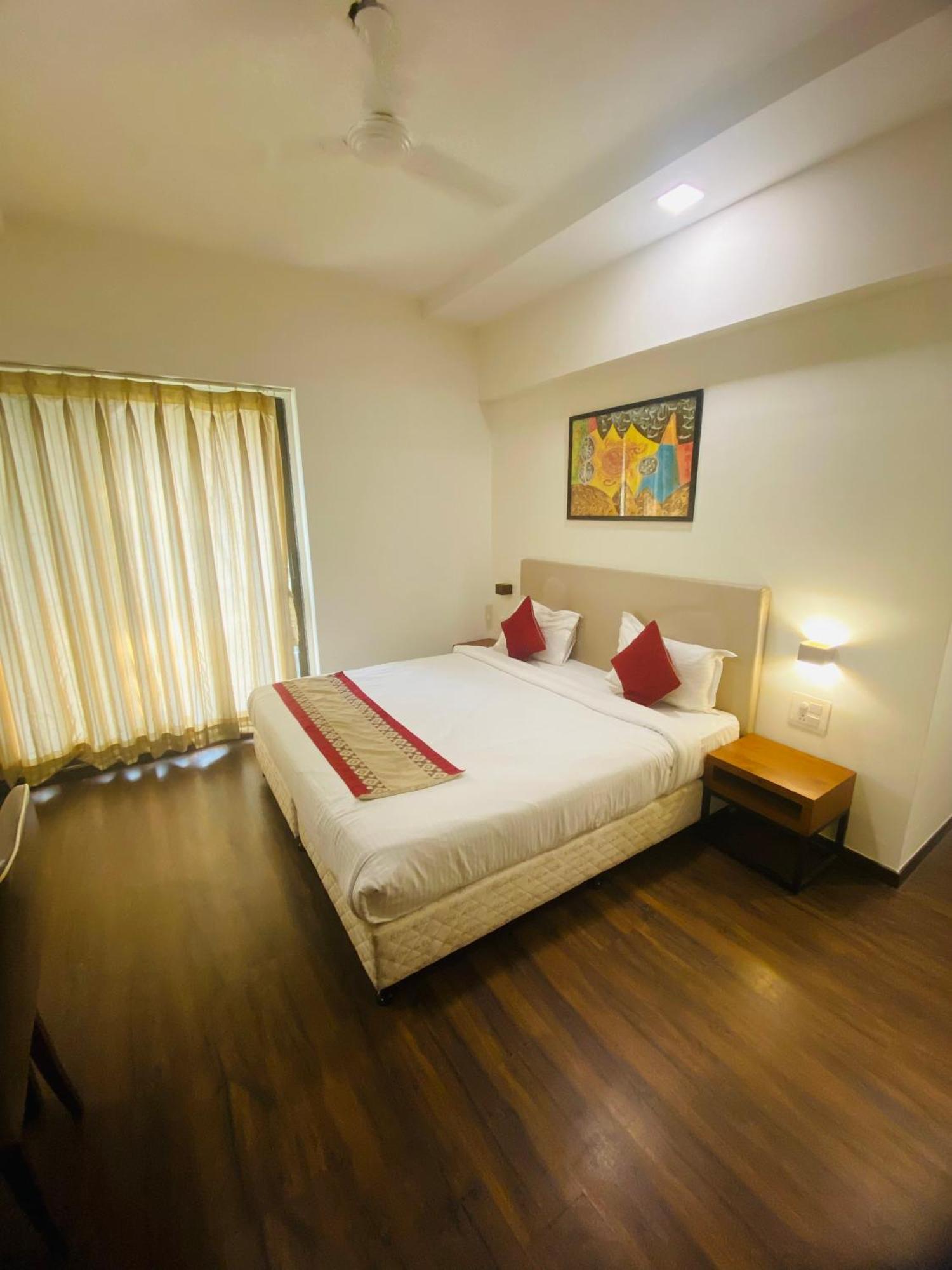 Mumbai House Luxury Apartments Santacruz East, Mumbai Eksteriør bilde